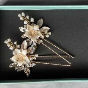 Elegant Floral Bridal Hair Pins - Cream and Gold